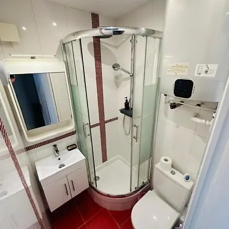 Beatrice Et Emmanuel Meuble Eiffel Aparthotel 4*