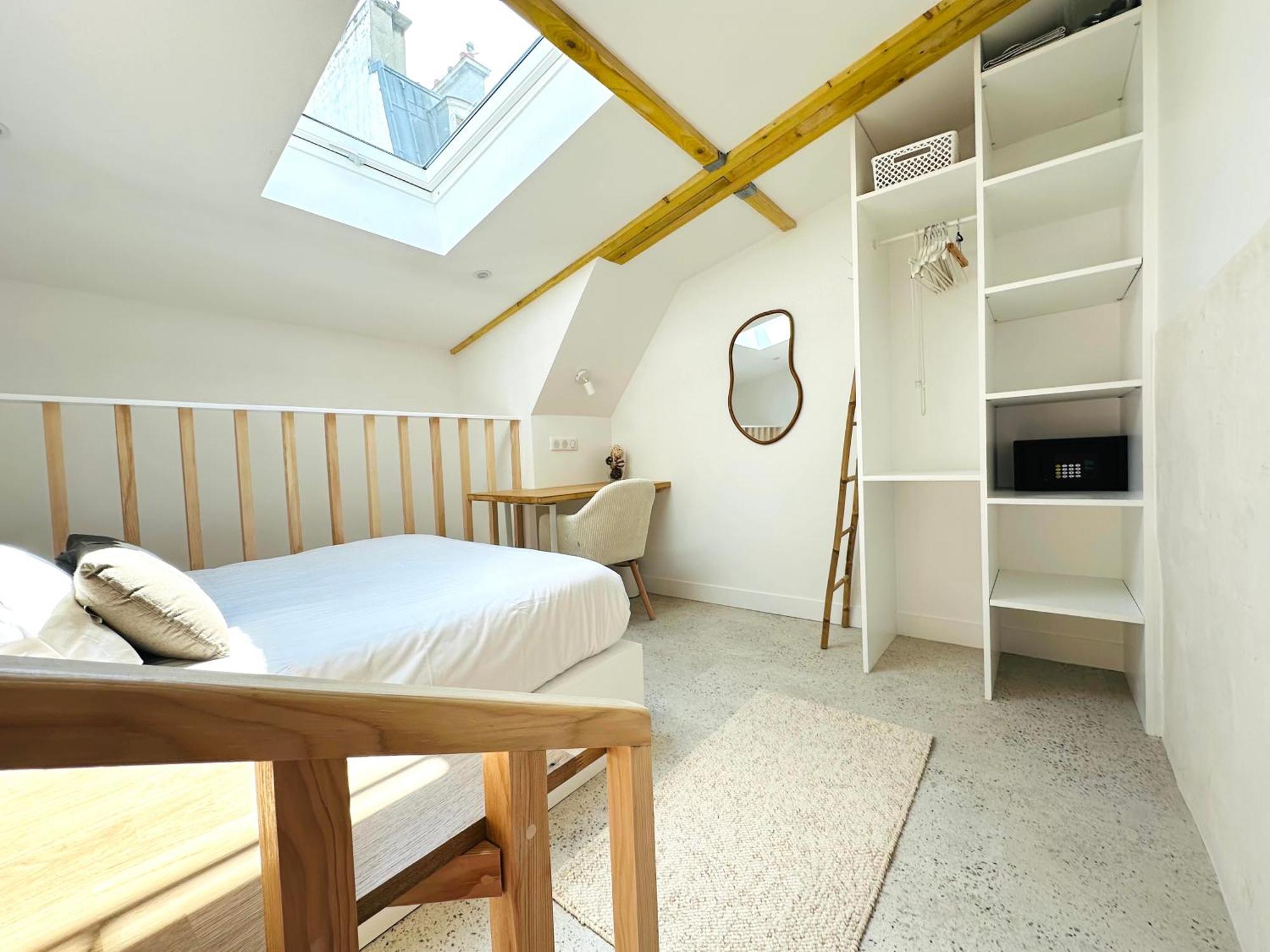 Beatrice Et Emmanuel Meuble Eiffel Paris