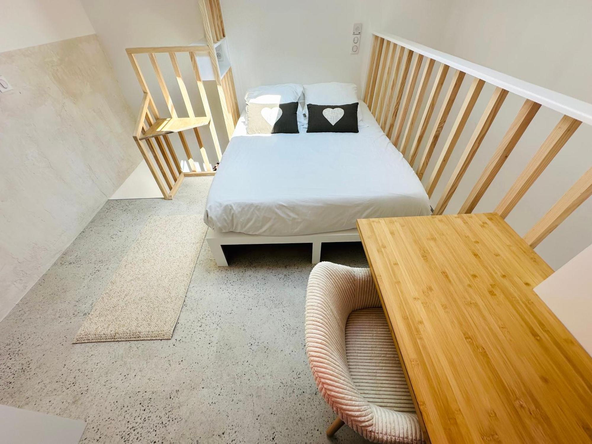 Beatrice Et Emmanuel Meuble Eiffel Aparthotel Paris