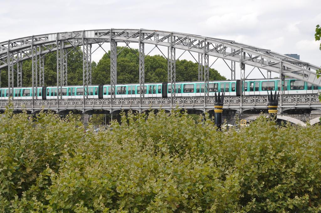 Beatrice Et Emmanuel Meuble Eiffel 4*